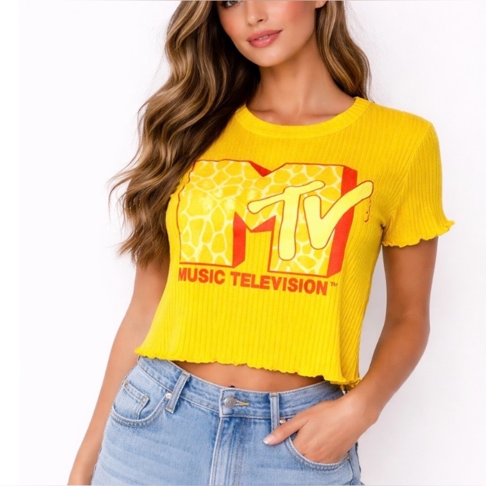 Juniors' MTV T-Shirt Giraffe Print Graphic Baby Tee LARGE, Ochre/mustard yellow